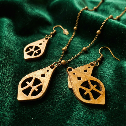 ست گوشواره و گردنبند دستساز طرح هندسی سنتی