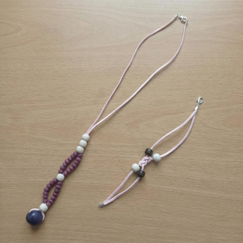 «ست دستساز صورتی شامل گردنبند مهرهای و دستبند با قفل فلزی»